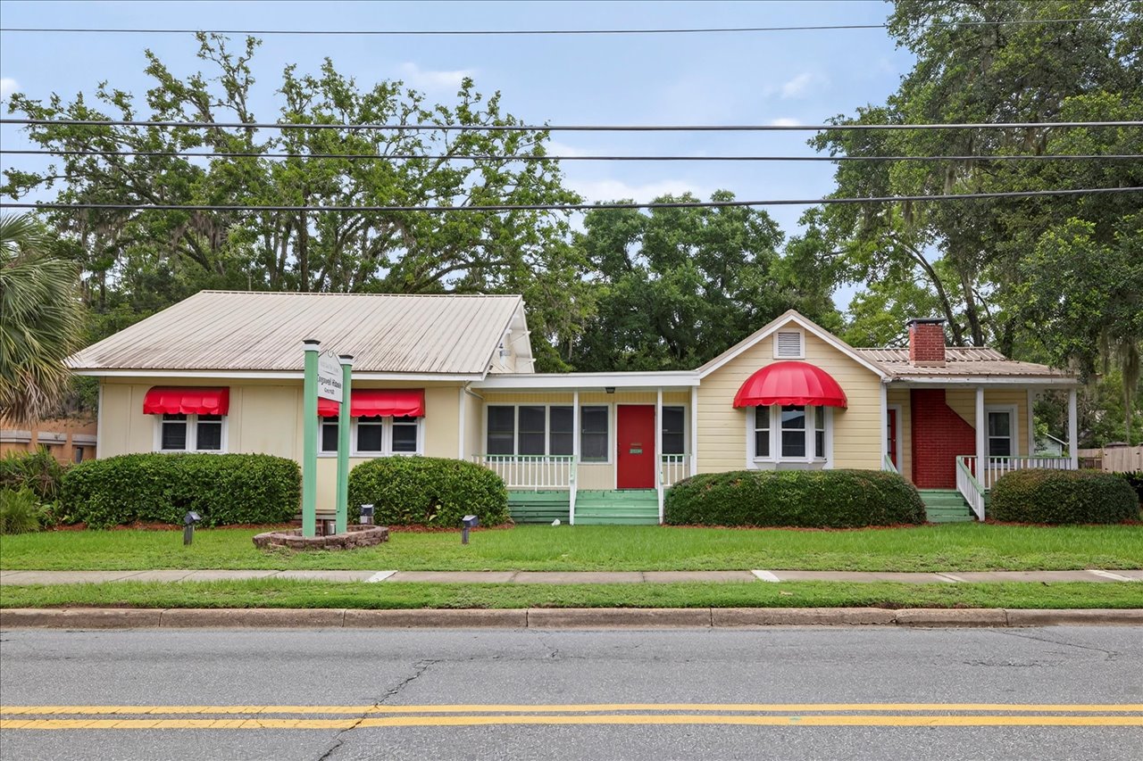 01-1100 E Park Ave-1